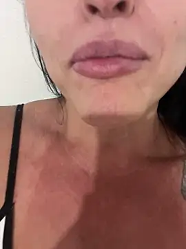 Snapshot of Deusasafada chatting on 12/05/25, 08:01 Deusasafada online show from 12/05/25, 08:01