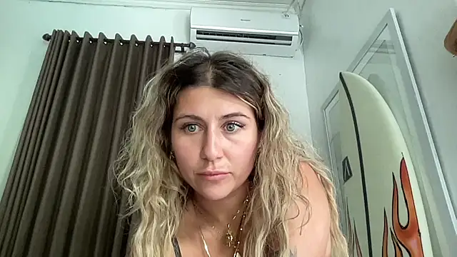 Snapshot of GoddessDove chatting on 02/19/26, 07:26 GoddessDove online show from 02/19/26, 07:26