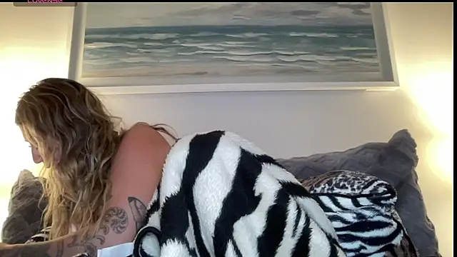 Snapshot of GoddessDove chatting on 08/05/26, 01:41 GoddessDove online show from 08/05/26, 01:41