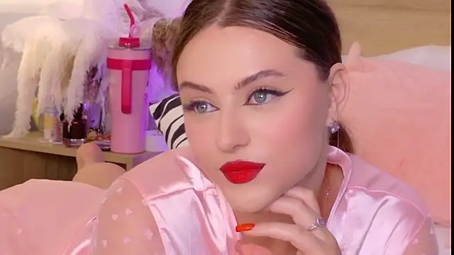 Snapshot of Sienna_Voss chatting on 10/05/25, 10:29 Sienna Voss online show from 10/05/25, 10:29