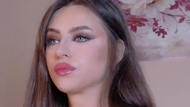 Snapshot of Sienna_Voss chatting on 06/18/26, 10:14 Sienna Voss online show from 06/18/26, 10:14