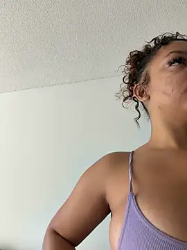 Snapshot of allybluee777 chatting on 11/14/25, 06:28 allybluee777 online show from 11/14/25, 06:28