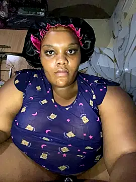 Snapshot of chubbybbw18 chatting on 10/17/25, 08:22 chubbybbw18 online show from 10/17/25, 08:22