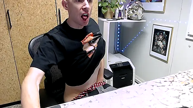 Snapshot of sakiramissy chatting on 10/06/25, 07:06 sakiramissy online show from 10/06/25, 07:06