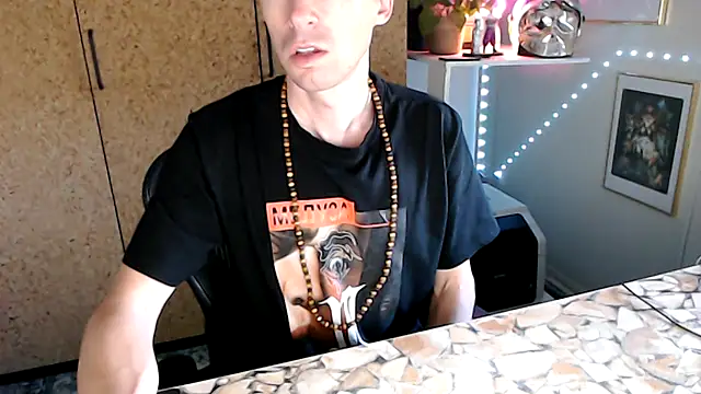 Snapshot of sakiramissy chatting on 10/09/25, 11:41 sakiramissy online show from 10/09/25, 11:41