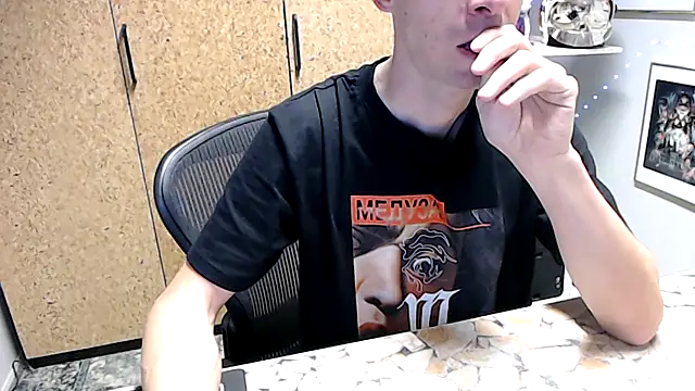 Snapshot of sakiramissy chatting on 10/10/25, 06:01 sakiramissy online show from 10/10/25, 06:01