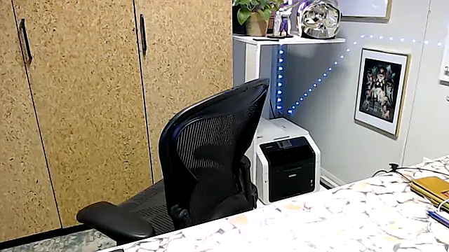 Snapshot of sakiramissy chatting on 10/14/25, 11:55 sakiramissy online show from 10/14/25, 11:55