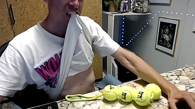 Snapshot of sakiramissy chatting on 10/15/25, 02:28 sakiramissy online show from 10/15/25, 02:28