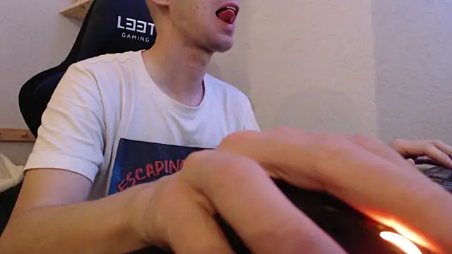 Snapshot of sakiramissy chatting on 10/25/25, 09:31 sakiramissy online show from 10/25/25, 09:31