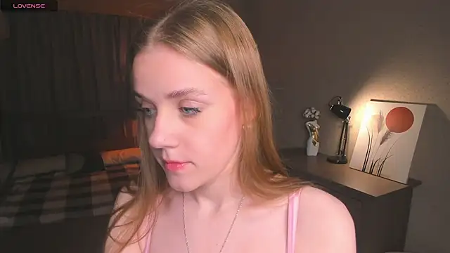 OdellaFrake online show from 09/17/25, 07:37