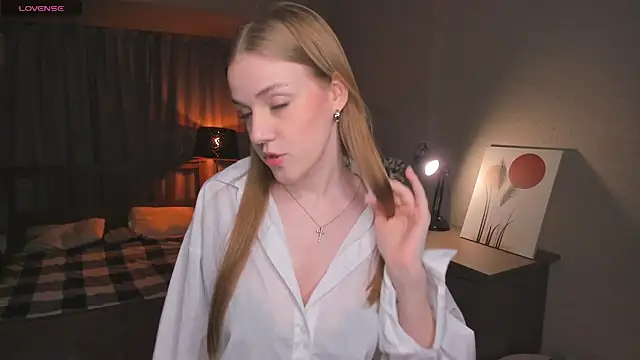 OdellaFrake online show from 10/18/25, 07:47