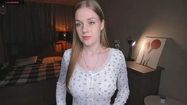 Snapshot of OdellaFrake chatting on 11/12/25, 07:13 OdellaFrake online show from 11/12/25, 07:13