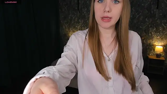 Snapshot of OdellaFrake chatting on 11/17/25, 08:36 OdellaFrake online show from 11/17/25, 08:36