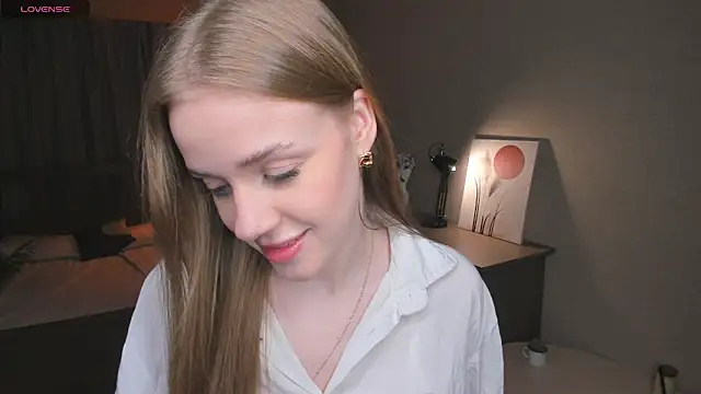 Snapshot of OdellaFrake chatting on 11/27/25, 07:27 OdellaFrake online show from 11/27/25, 07:27