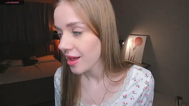 Snapshot of OdellaFrake chatting on 11/28/25, 07:49 OdellaFrake online show from 11/28/25, 07:49