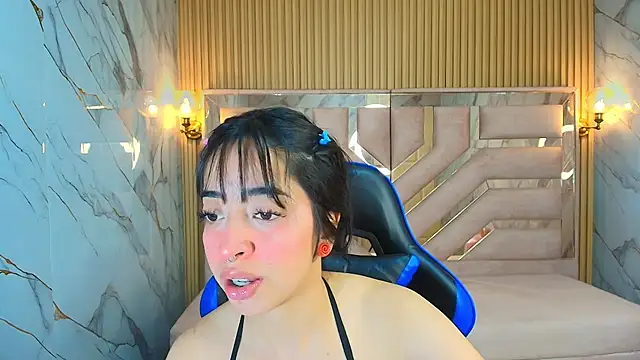 zoe r  online show from 11/19/25, 03:17