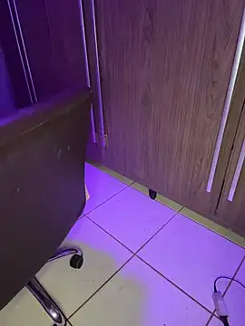 Snapshot of Malika_khalid chatting on 09/18/25, 01:51 Malika khalid online show from 09/18/25, 01:51