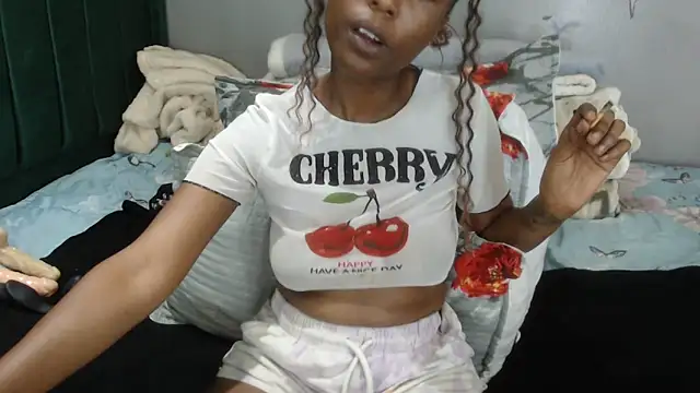 Snapshot of blueyXxX chatting on 09/20/25, 01:56 blueyXxX online show from 09/20/25, 01:56