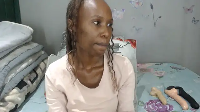 Snapshot of blueyXxX chatting on 09/26/25, 01:15 blueyXxX online show from 09/26/25, 01:15