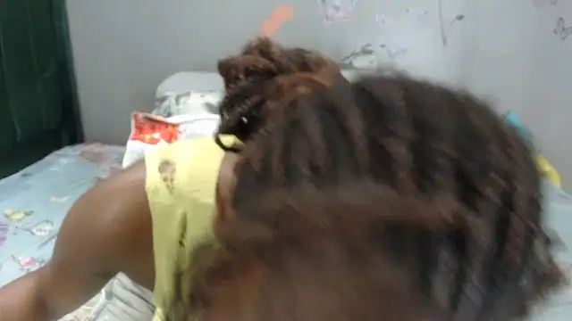 Snapshot of blueyXxX chatting on 10/01/25, 10:27 blueyXxX online show from 10/01/25, 10:27