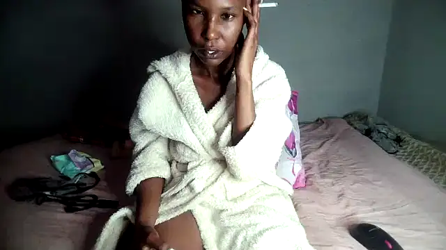 Snapshot of blueyXxX chatting on 04/21/26, 03:24 blueyXxX online show from 04/21/26, 03:24