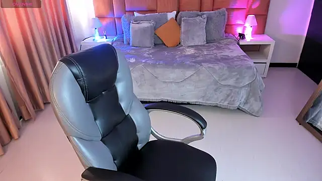 Snapshot of Catti_Brie chatting on 11/07/25, 11:54 Catti Brie online show from 11/07/25, 11:54