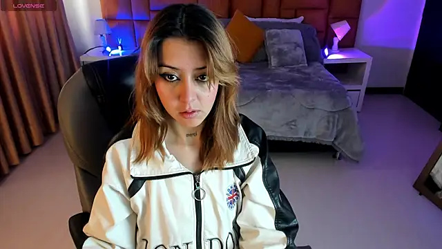 Snapshot of Catti_Brie chatting on 11/10/25, 11:53 Catti Brie online show from 11/10/25, 11:53