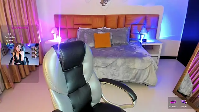 Snapshot of Catti_Brie chatting on 11/15/25, 11:40 Catti Brie online show from 11/15/25, 11:40