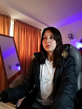 Snapshot of Catti_Brie chatting on 11/29/25, 12:30 Catti Brie online show from 11/29/25, 12:30