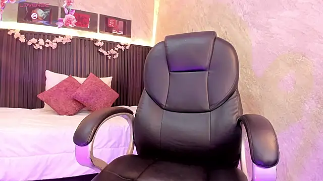 dark  nymph online show from 10/11/25, 12:26