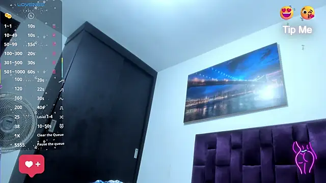 Alicia Whitee online show from 10/13/25, 10:15