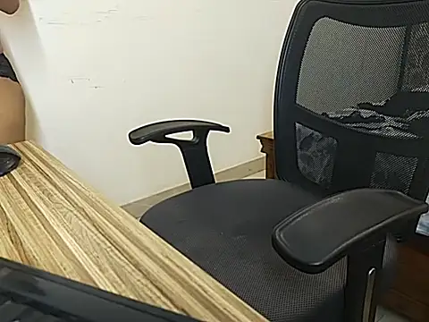 Snapshot of Cynthia011 chatting on 10/18/25, 01:56 Cynthia011 online show from 10/18/25, 01:56