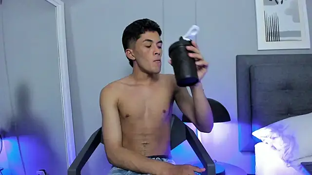 Tylerffoxx online show from 11/01/25, 08:11