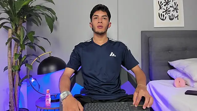 Tylerffoxx online show from 06/11/26, 09:57
