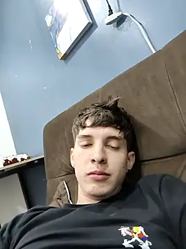 Jheampiiero online show from 11/18/25, 02:32