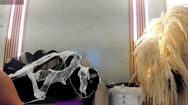 lanarios online show from 10/24/25, 04:20