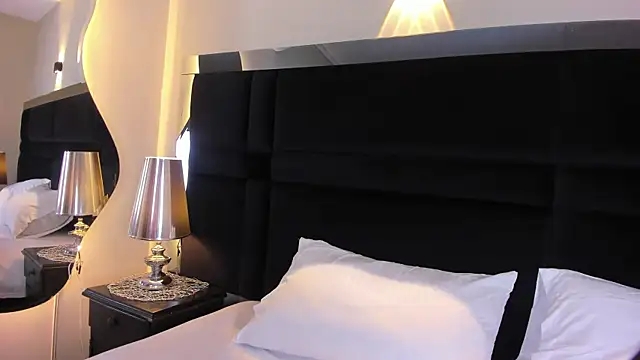 CarolineLee  online show from 06/30/26, 10:44
