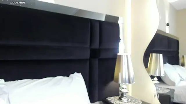 CarolineLee  online show from 07/08/26, 10:36