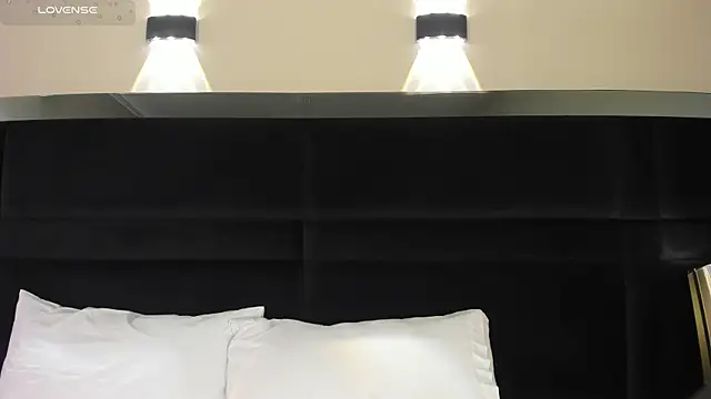 CarolineLee  online show from 07/17/26, 10:36