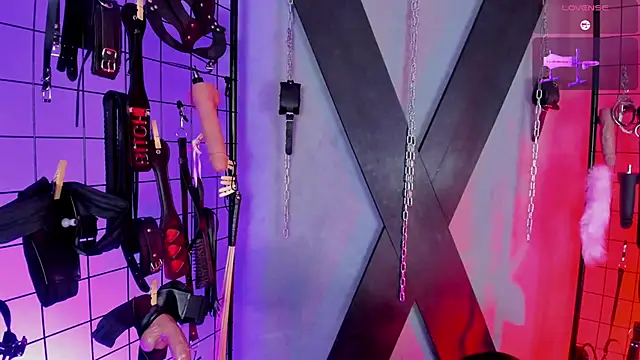 VictoryaLiah BDSM online show from 11/03/25, 11:44