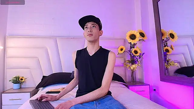 Snapshot of Ashton_Myers chatting on 10/01/25, 08:37 Ashton Myers online show from 10/01/25, 08:37