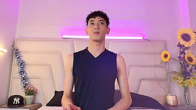 Snapshot of Ashton_Myers chatting on 10/29/25, 07:48 Ashton Myers online show from 10/29/25, 07:48