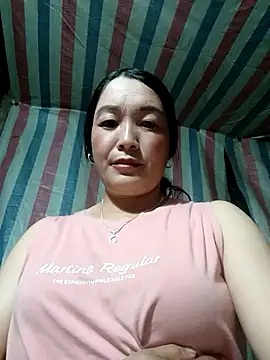 Snapshot of Bliss_rose chatting on 09/13/25, 01:11 Bliss rose online show from 09/13/25, 01:11