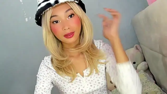 Snapshot of Anne_the_virgin chatting on 10/14/25, 04:24 Anne the virgin online show from 10/14/25, 04:24