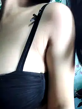 Snapshot of pihu099 chatting on 10/27/25, 03:05 pihu099 online show from 10/27/25, 03:05