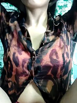 Snapshot of pihu099 chatting on 11/22/25, 05:45 pihu099 online show from 11/22/25, 05:45