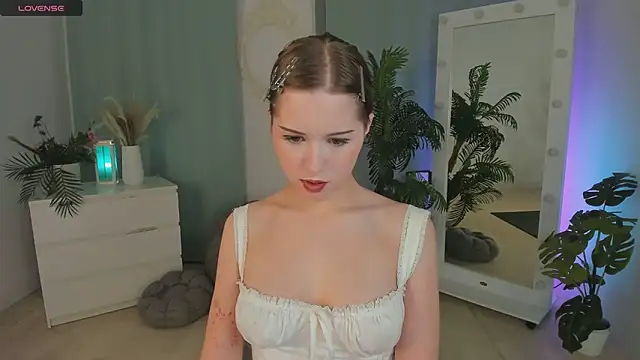 Snapshot of JanetMoor chatting on 11/28/25, 08:44 JanetMoor online show from 11/28/25, 08:44