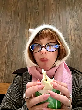 Snapshot of Only_April chatting on 09/30/25, 11:59 Only April online show from 09/30/25, 11:59