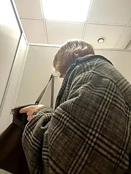 Snapshot of Only_April chatting on 10/26/25, 09:04 Only April online show from 10/26/25, 09:04