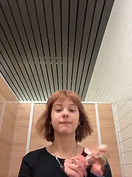 Snapshot of Only_April chatting on 10/29/25, 08:27 Only April online show from 10/29/25, 08:27